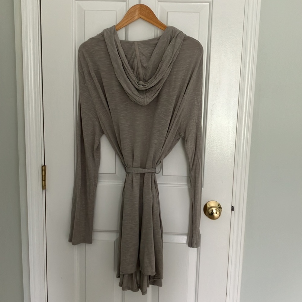 NY and Co. lightweight gray robe - Picture 2 of 5